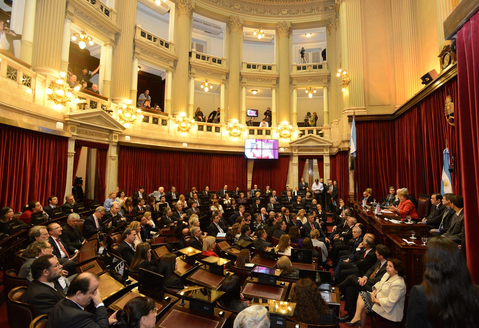 El Senado busca imponer el financiamiento a las universidades y hospitales pediátricos