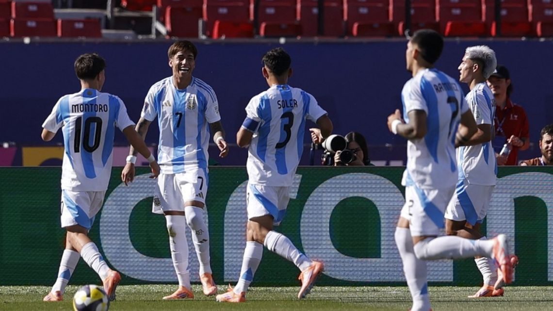 Argentina arrolló 4-0 a Nigeria y avanzó a los cuartos de final del Mundial Sub 20
