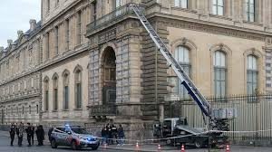 Francia recurre a espías israelíes tras el robo del siglo en el Louvre