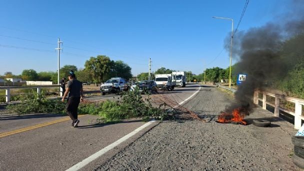 Vecinos de Chumbicha cortan la Ruta 38 por falta de agua potable