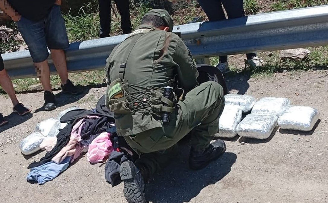 Golpe al narcotráfico en Paclín: secuestran casi 11 kilos de marihuana en un colectivo