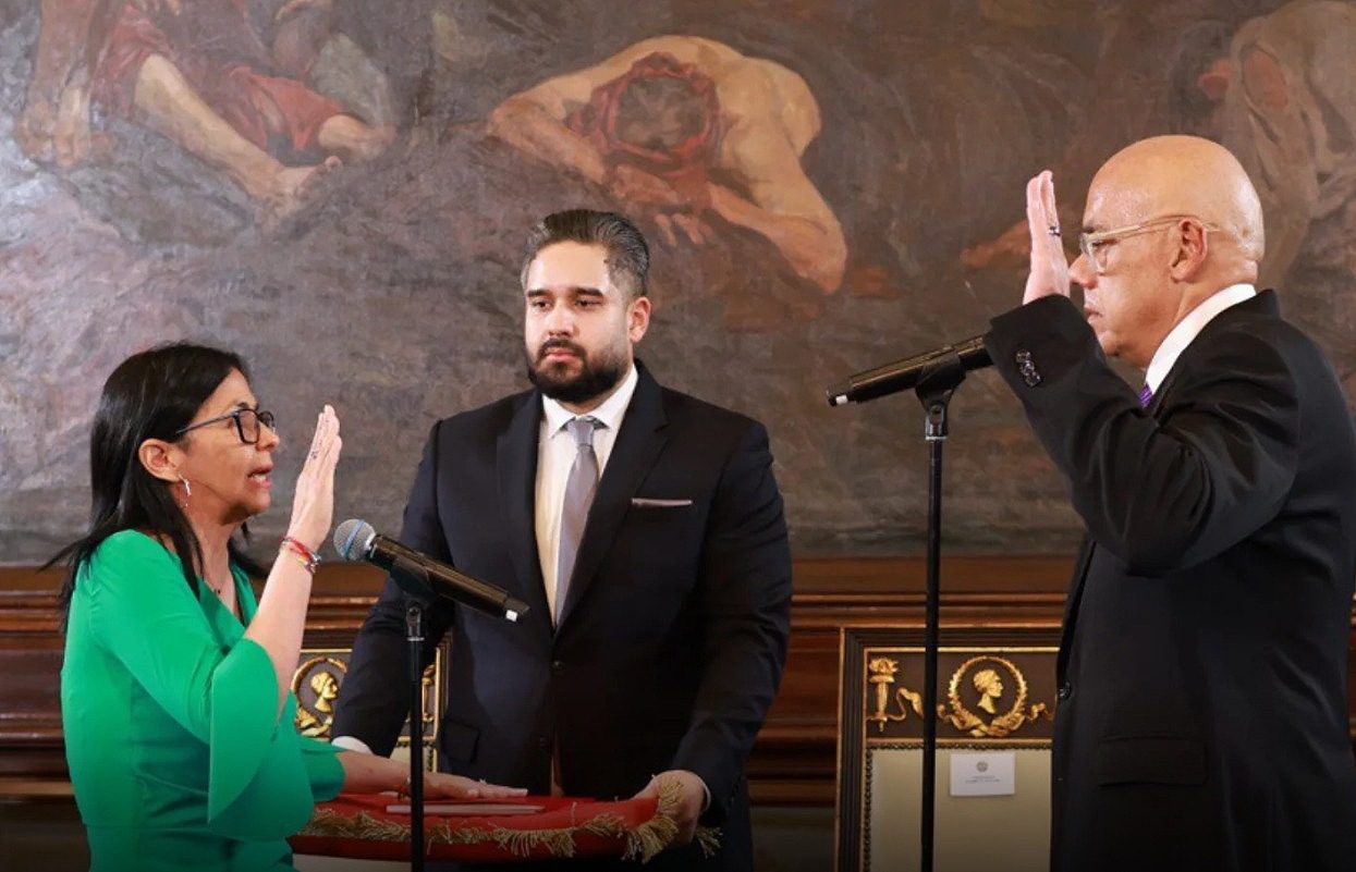 Delcy Rodríguez cumple un mes en el poder entre la presión de EE.UU. y la interna chavista