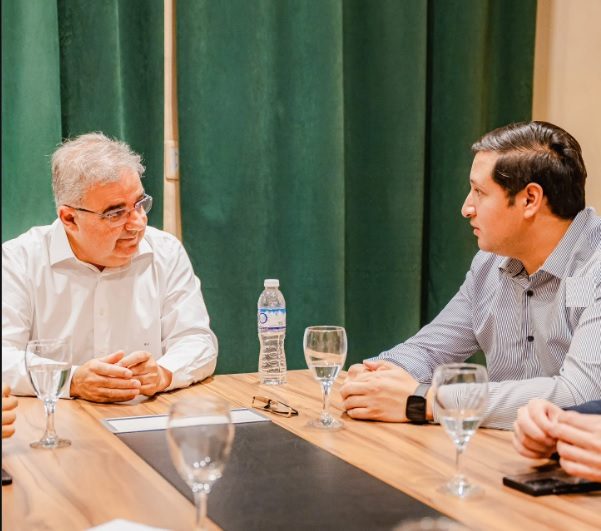 El intendente Ernesto Andrada y Raúl Úsqueda en reunion con el gobernador.